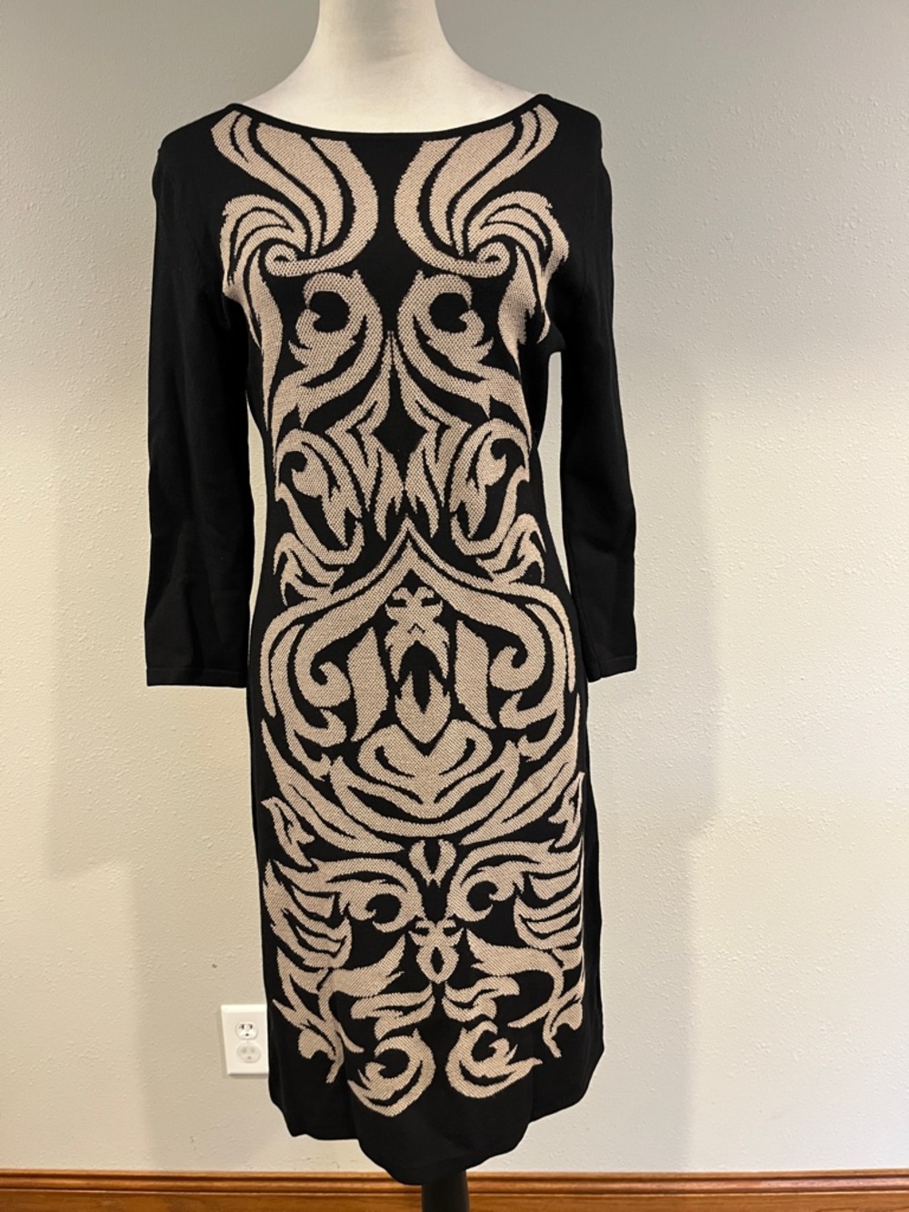 Nine West Black and Beige Patterned Knit Sheath Dress size medium